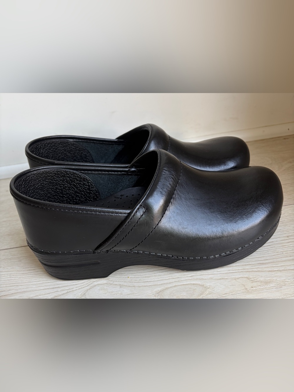 Dansko Women's Professional Slip On Clog Black Cabrio Leather Size 41 EU 10.5
